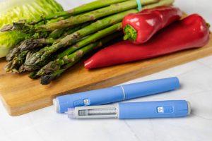 עטים של זריקות אינסולין וירקות