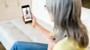 ויוזה מרשם אונליין בשיחת וידאו עם רופא