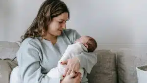 אמא עם התינוק שלה